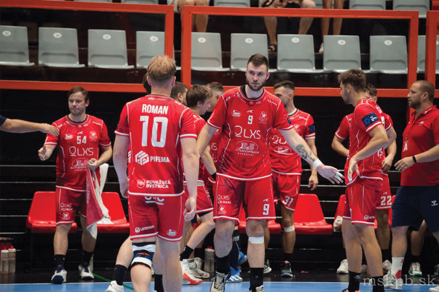 NHE: FAVORITI VÍŤAZNE DOMA, MODRA A BOJNICE VONKU