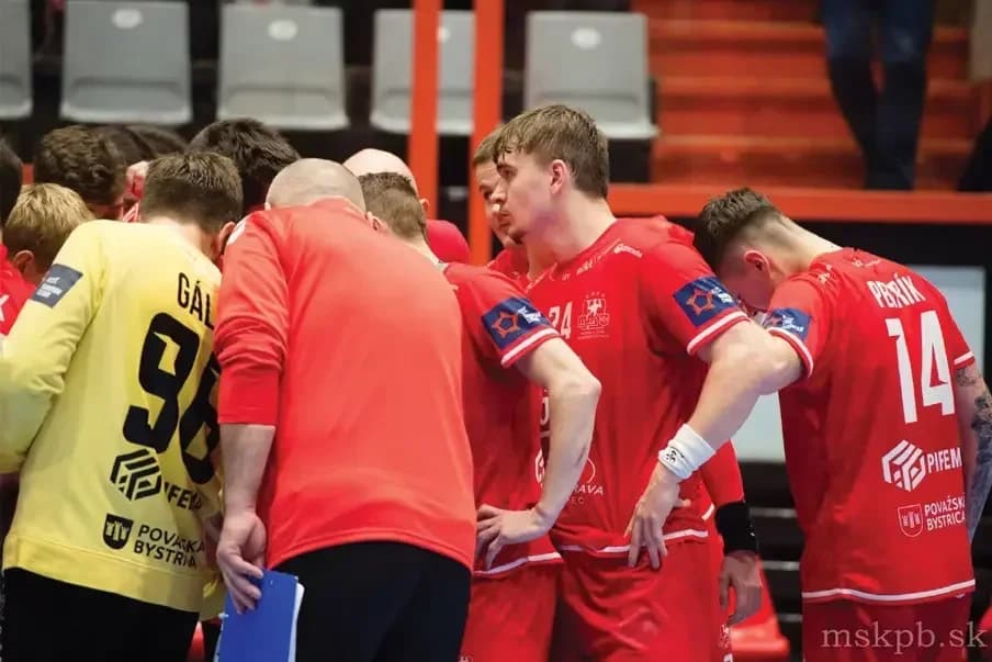 NHE: ZÁPAS MESIACA JASNE PRE P. BYSTRICU, PÄŤDESIATKA NA ZÁHORÍ