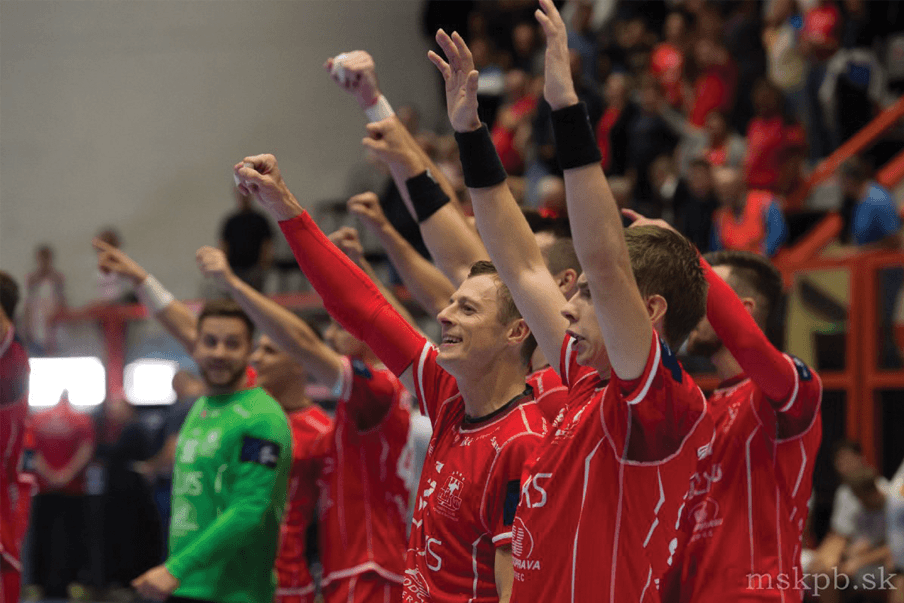 NHE: V ŠLÁGRI TESNÝ TRIUMF VICEMAJSTRA NAD MAJSTROM, PRVÁ PREHRA BOJNÍC