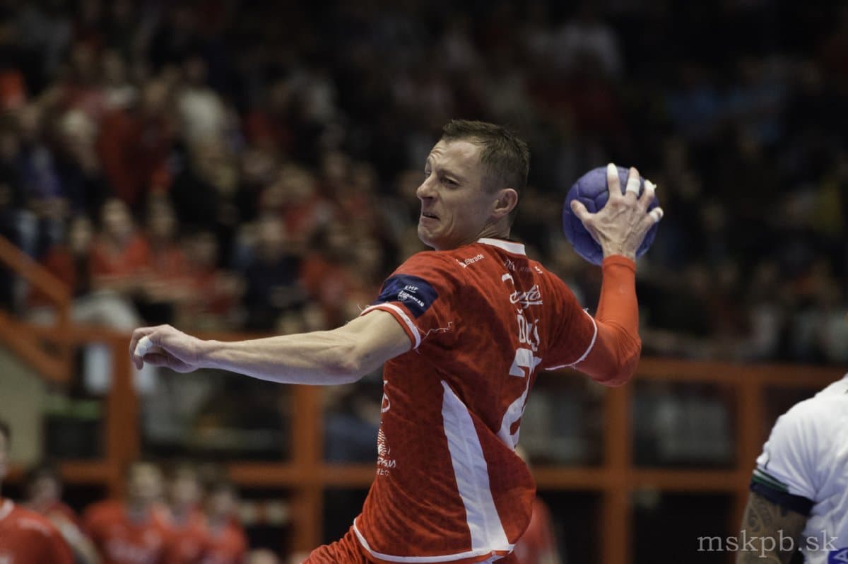 TROFEJ PO PENALTOVEJ DRÁME ZOSTÁVA V NAŠEJ VITRÍNE!  