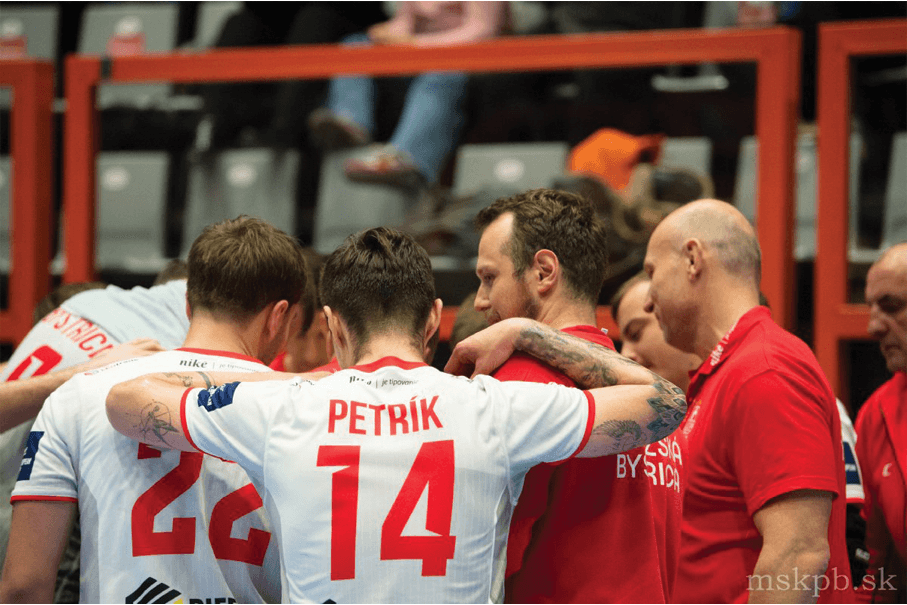 POVAŽANIA BEZ PROBLÉMOV ĎALEJ V EURÓPSKOM POHÁRI