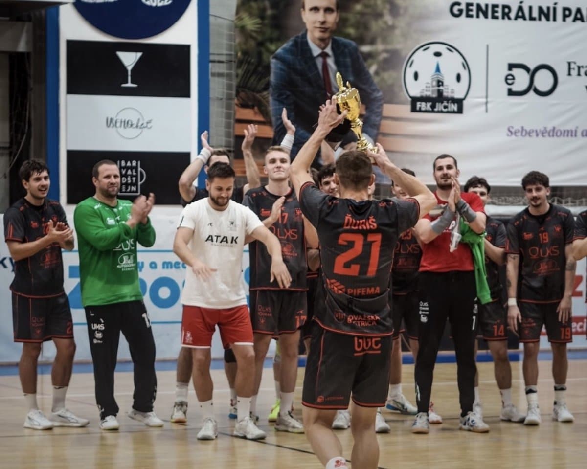 Z JIČÍNA UŽ ŠIESTY RAZ S HLAVNOU TROFEJOU!